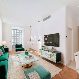 Property in Carre d'Or