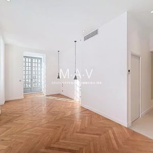 Property in Carre d'Or