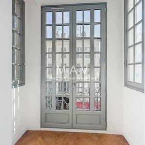 Property in Carre d'Or