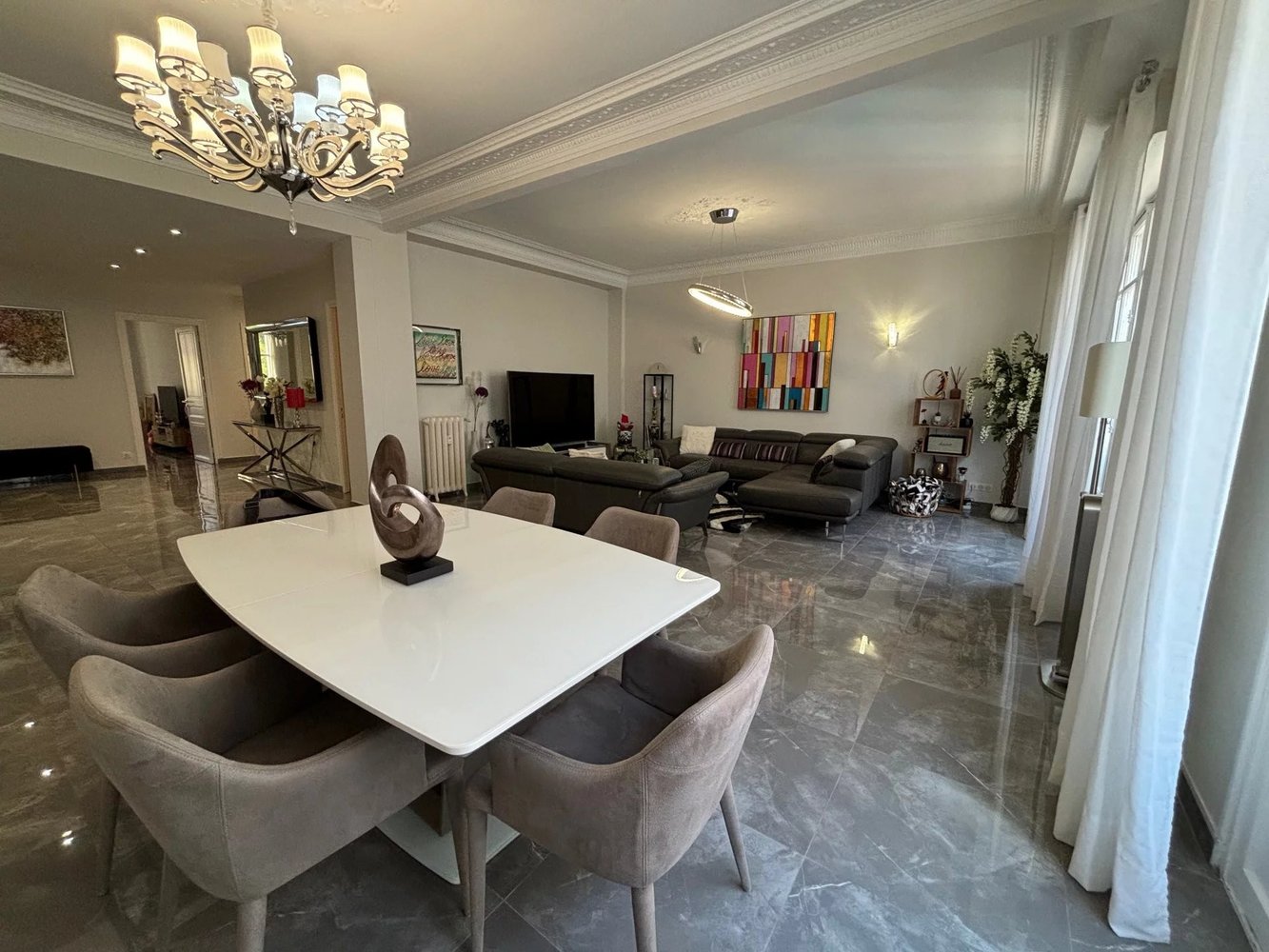 Property photo in Carre d'Or