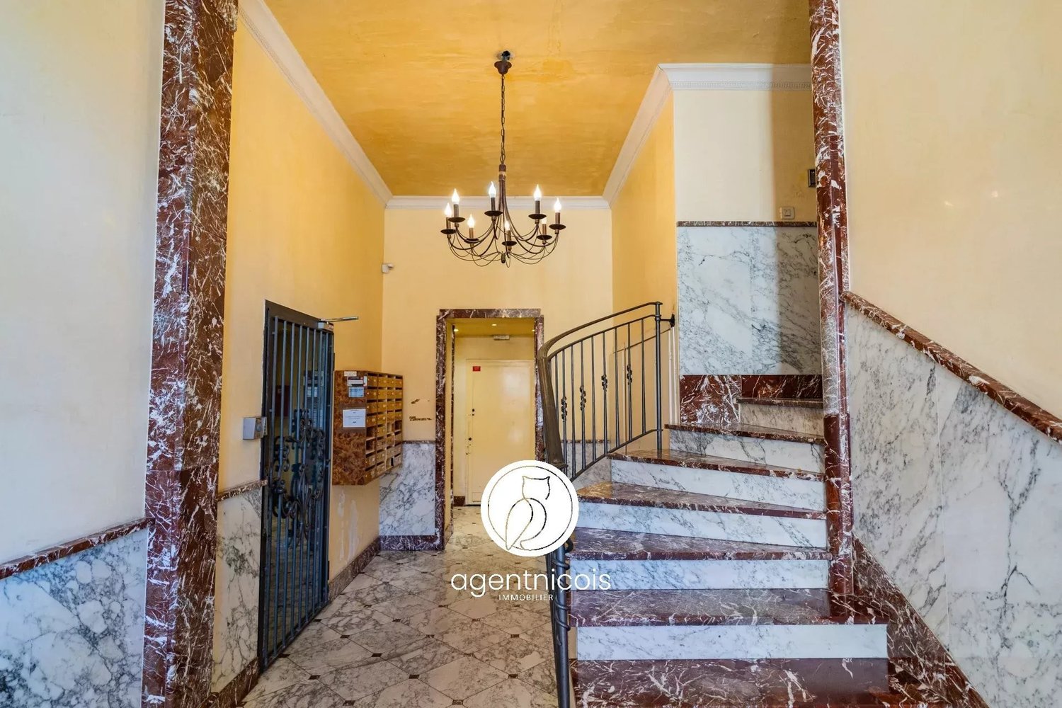 Property photo in Carre d'Argent