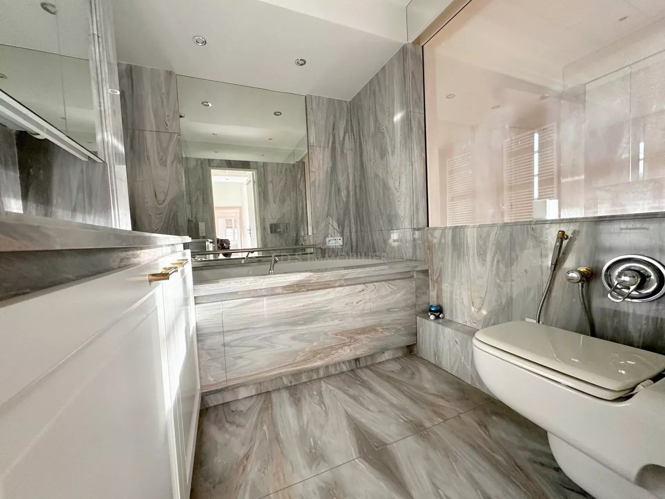 Property photo in Carre d'Argent