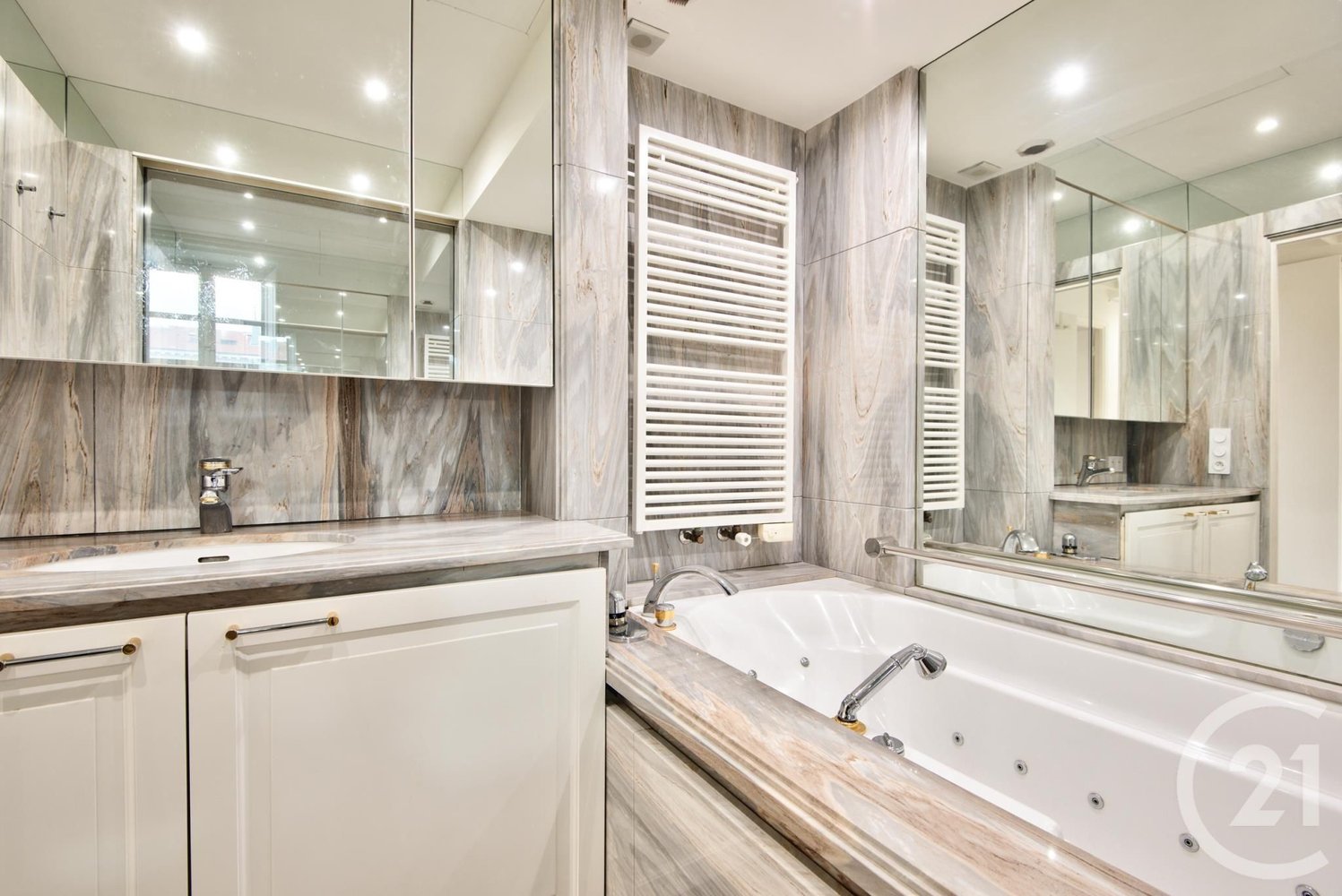 Property photo in Carre d'Argent