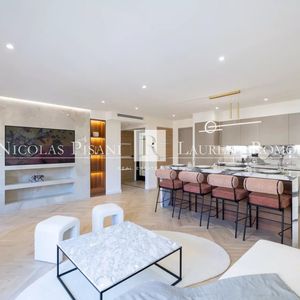 Property in Carre d'Argent