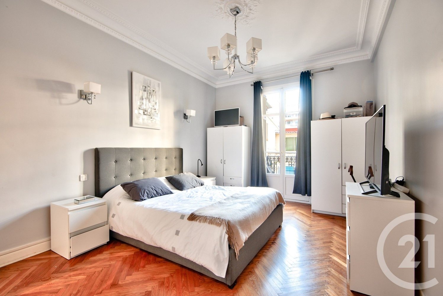 Property photo in Carre d'Or