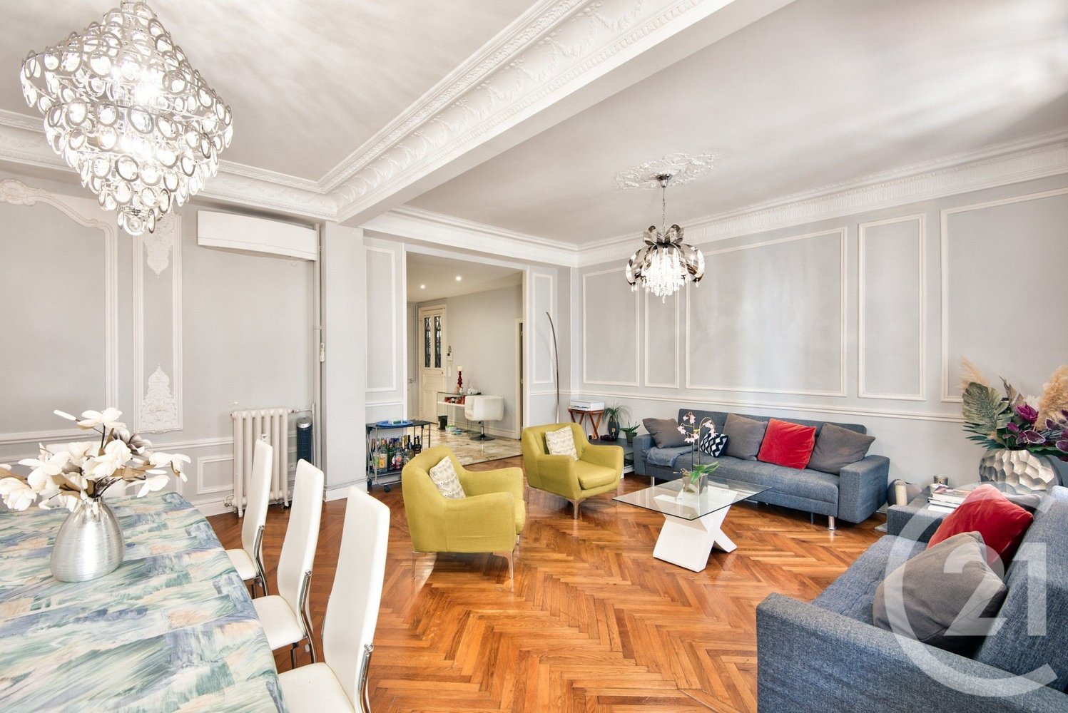 Property photo in Carre d'Or