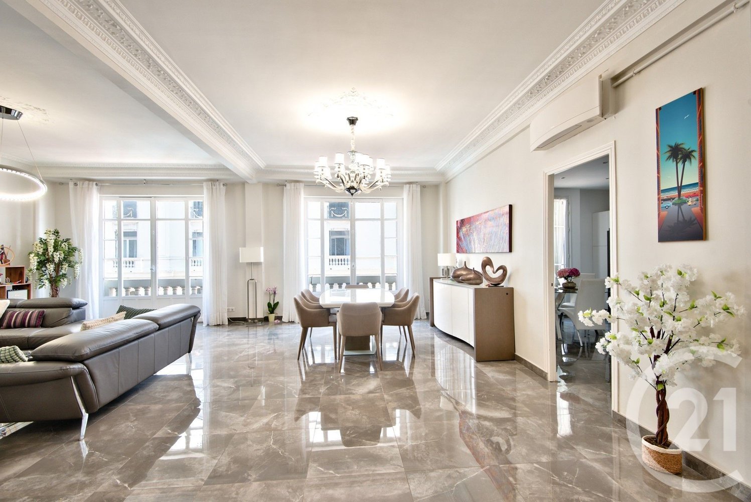 Property photo in Carre d'Or