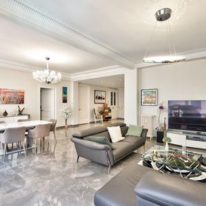 Property in Carre d'Or