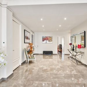 Property in Carre d'Or