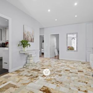 Property in Carre d'Or