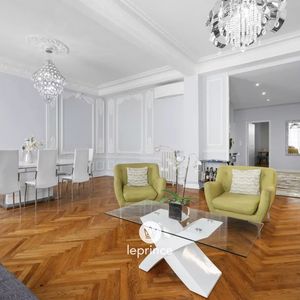 Property in Carre d'Or