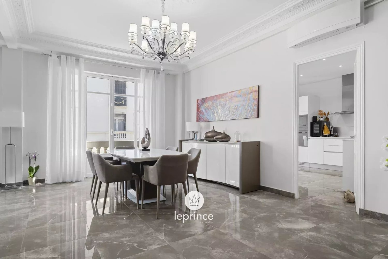 Property photo in Carre d'Or