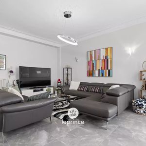 Property in Carre d'Or