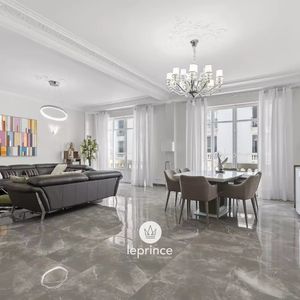 Property in Carre d'Or