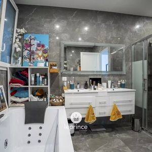 Property in Carre d'Or