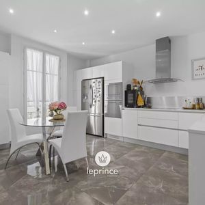 Property in Carre d'Or