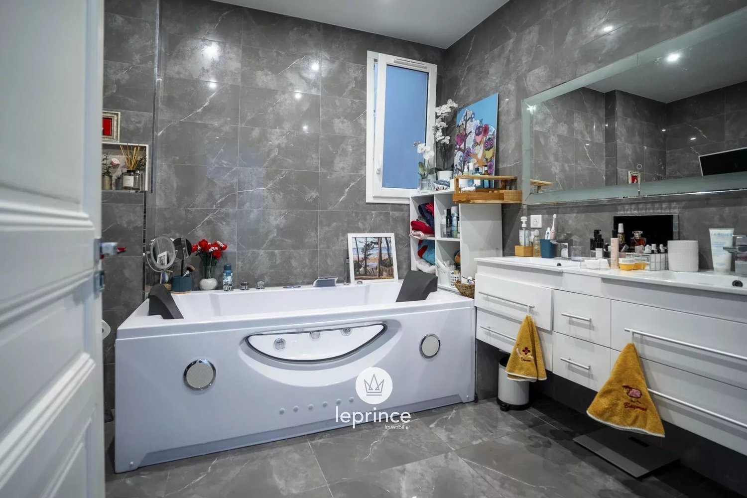 Property photo in Carre d'Or