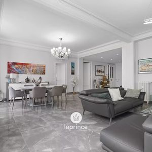 Property in Carre d'Or