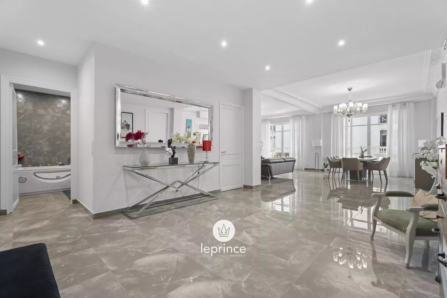 Property photo in Carre d'Or