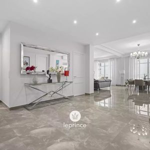 Property in Carre d'Or