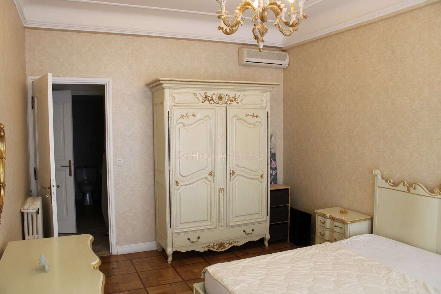 Property photo in Carre d'Or
