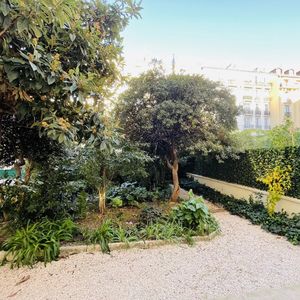 Property in Carre d'Or