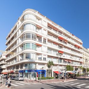 Property in Carre d'Or