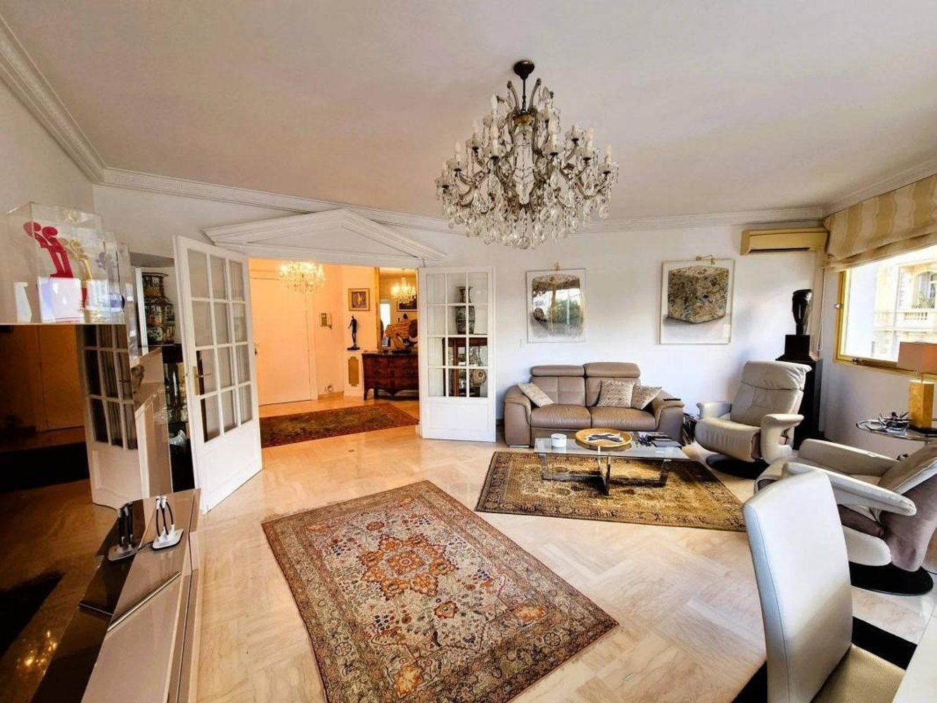 Property photo in Carre d'Or