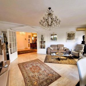 Property in Carre d'Or