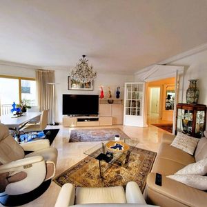 Property in Carre d'Or