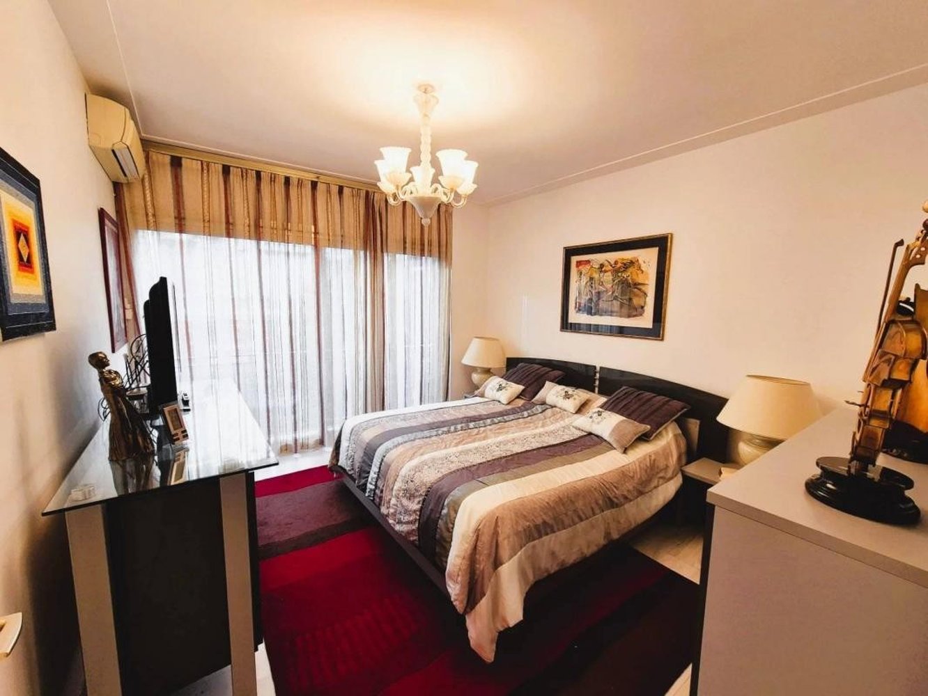 Property photo in Carre d'Or