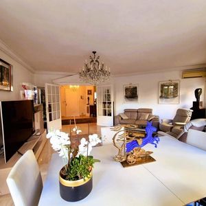 Property in Carre d'Or