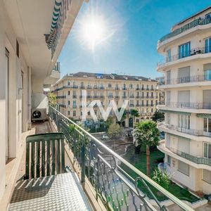 Property in Carre d'Or