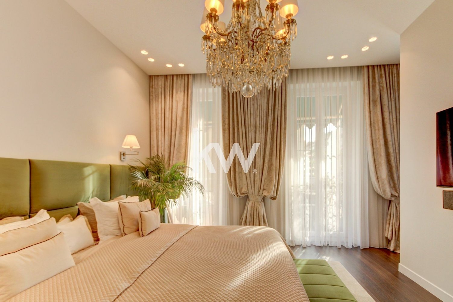 Property photo in Carre d'Or