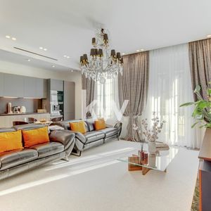 Property in Carre d'Or