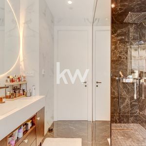 Property in Carre d'Or