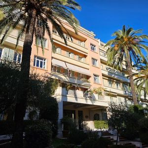 Property in Carre d'Or