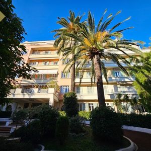 Property in Carre d'Or