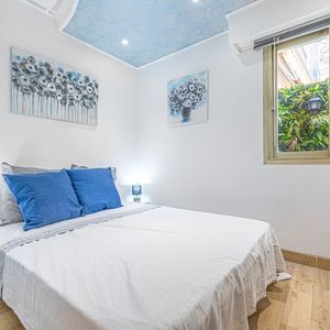 Property in Carre d'Or