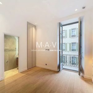 Property in Carre d'Or