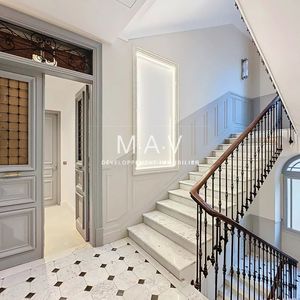 Property in Carre d'Or