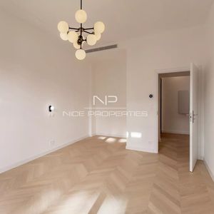 Property in Carre d'Or