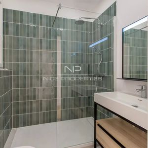 Property in Carre d'Or