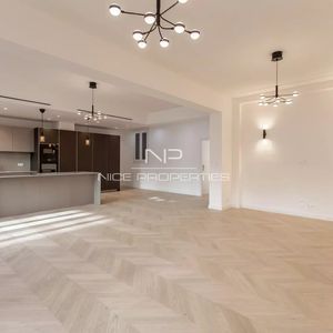 Property in Carre d'Or