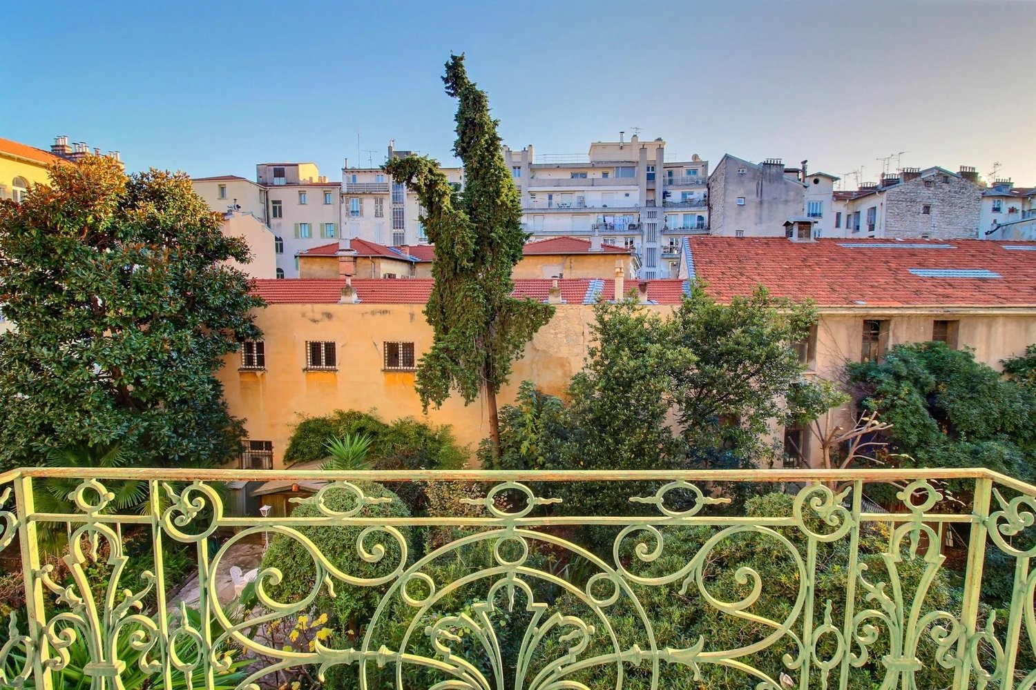 Property photo in Carre d'Or