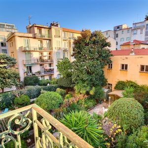 Property in Carre d'Or