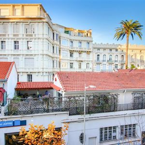 Property in Carre d'Or