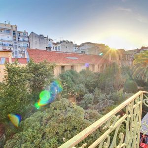 Property in Carre d'Or