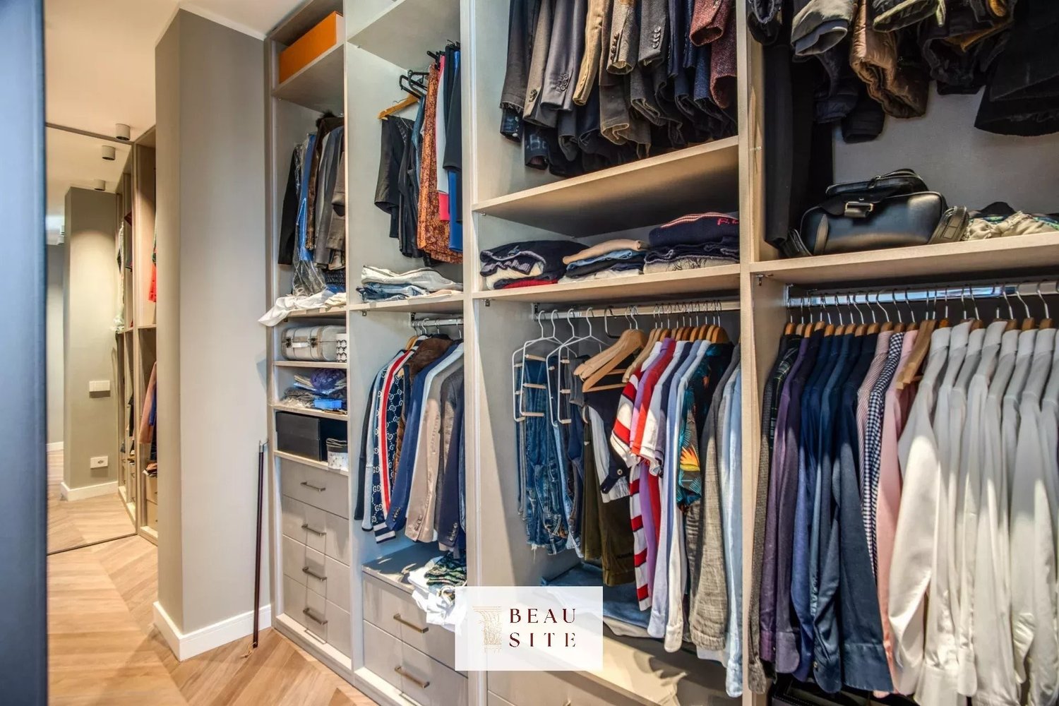 Property photo in Carre d'Or