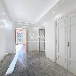 Property in Carre d'Argent